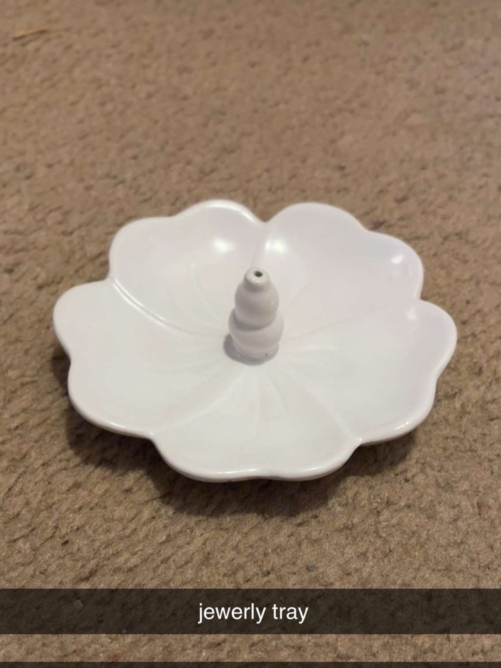 White Flower-Shaped Jewelry Ring Tray